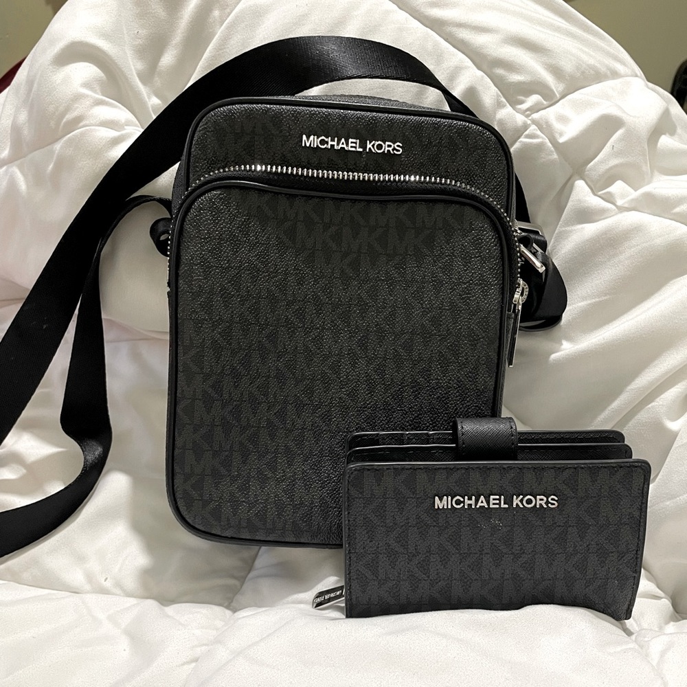 Michael Kors Jet Set crossbody with Matching wallet